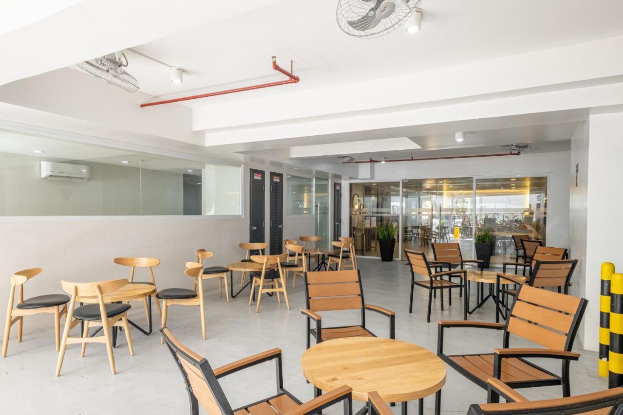 Ihotel Uptown Bgc Taguig Exteriör bild